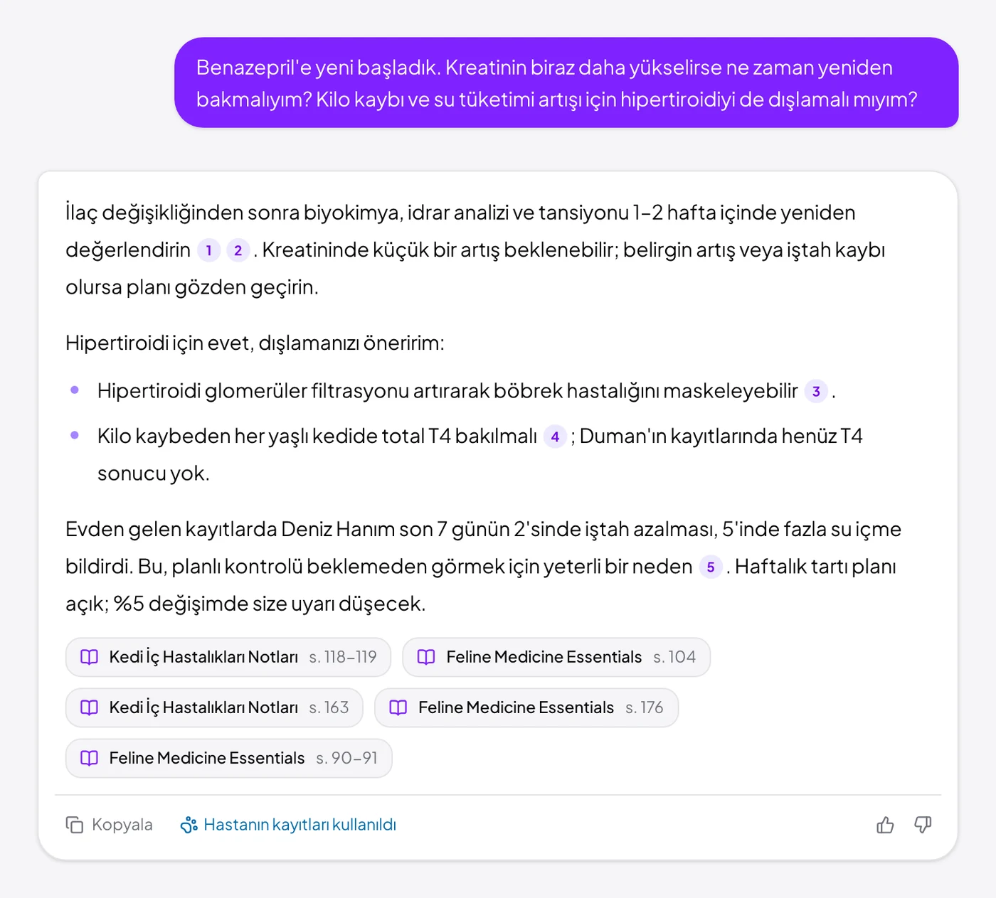 Asistan, bir hastanın kreatinin ve tiroid sorusunu kliniğin kitaplarından sayfa numaralarıyla yanıtlıyor.